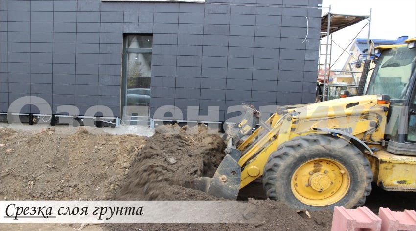 срезка плодородного слоя грунта в местах строительства капитальных ландшафтных модулей (водоемов, беседок, твердых покрытий и т.д.) с целью временного хранения дальнейшего использования на участке